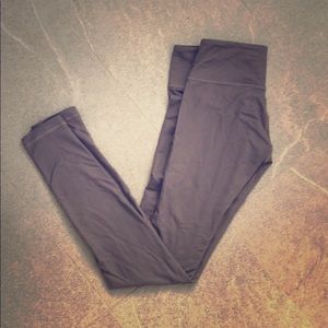 Lululemon steel purple wunder Under size 6